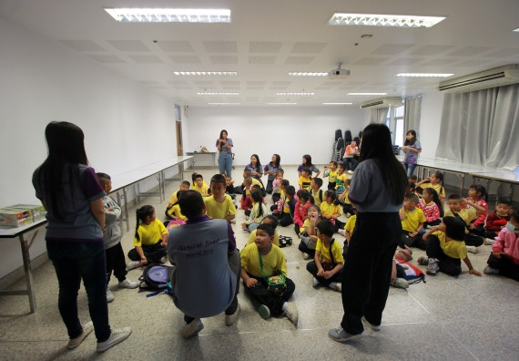 ภาพกิจกรรม คณะวิทยาศาสตร์และเทคโนโลยี จัดค่ายวิทยาศาสตร์โรงเรียนสาธิตฯ