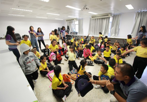ภาพกิจกรรม คณะวิทยาศาสตร์และเทคโนโลยี จัดค่ายวิทยาศาสตร์โรงเรียนสาธิตฯ