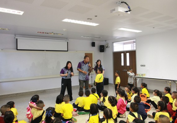 ภาพกิจกรรม คณะวิทยาศาสตร์และเทคโนโลยี จัดค่ายวิทยาศาสตร์โรงเรียนสาธิตฯ