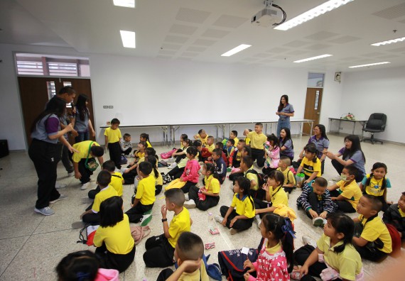 ภาพกิจกรรม คณะวิทยาศาสตร์และเทคโนโลยี จัดค่ายวิทยาศาสตร์โรงเรียนสาธิตฯ