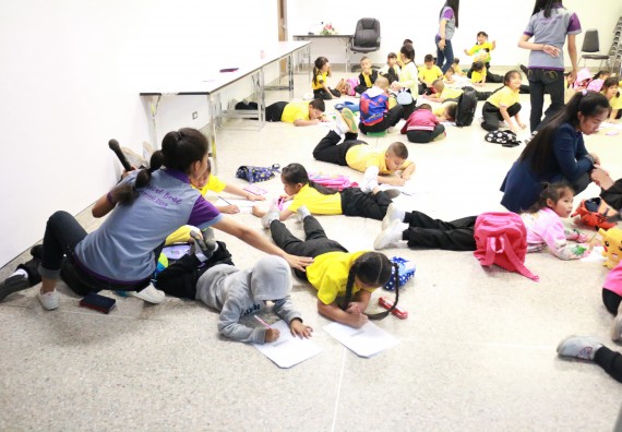 ภาพกิจกรรม คณะวิทยาศาสตร์และเทคโนโลยี จัดค่ายวิทยาศาสตร์โรงเรียนสาธิตฯ