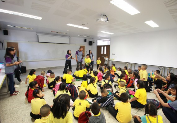 ภาพกิจกรรม คณะวิทยาศาสตร์และเทคโนโลยี จัดค่ายวิทยาศาสตร์โรงเรียนสาธิตฯ