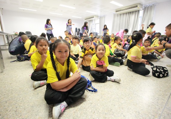 ภาพกิจกรรม คณะวิทยาศาสตร์และเทคโนโลยี จัดค่ายวิทยาศาสตร์โรงเรียนสาธิตฯ