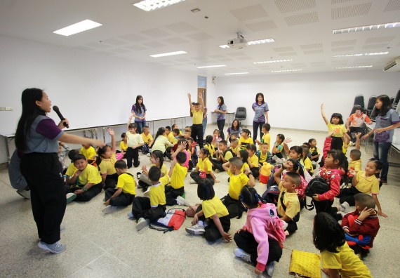 ภาพกิจกรรม คณะวิทยาศาสตร์และเทคโนโลยี จัดค่ายวิทยาศาสตร์โรงเรียนสาธิตฯ