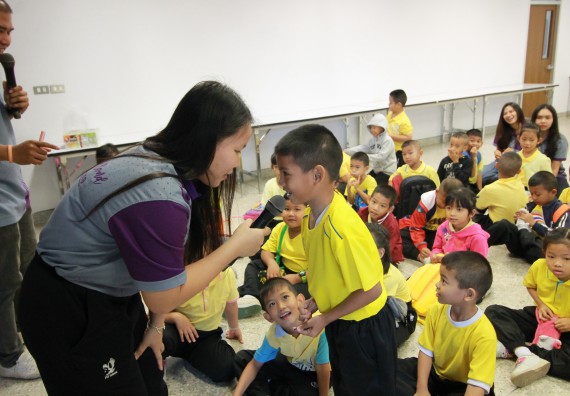 ภาพกิจกรรม คณะวิทยาศาสตร์และเทคโนโลยี จัดค่ายวิทยาศาสตร์โรงเรียนสาธิตฯ