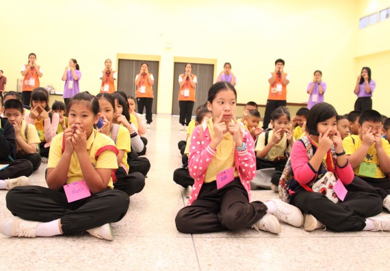 ภาพกิจกรรม คณะวิทยาศาสตร์และเทคโนโลยี จัดค่ายวิทยาศาสตร์โรงเรียนสาธิตฯ