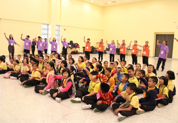 ภาพกิจกรรม คณะวิทยาศาสตร์และเทคโนโลยี จัดค่ายวิทยาศาสตร์โรงเรียนสาธิตฯ