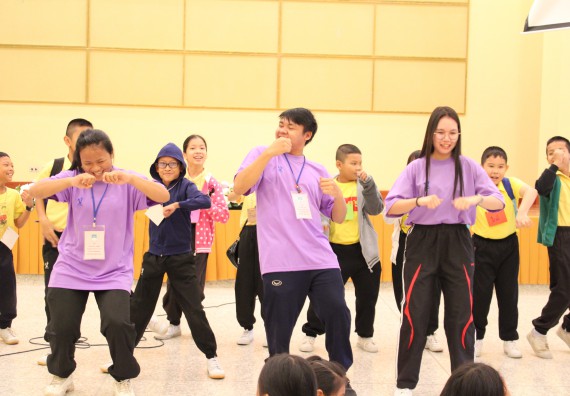 ภาพกิจกรรม คณะวิทยาศาสตร์และเทคโนโลยี จัดค่ายวิทยาศาสตร์โรงเรียนสาธิตฯ