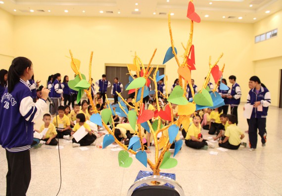 ภาพกิจกรรม คณะวิทยาศาสตร์และเทคโนโลยี จัดค่ายวิทยาศาสตร์โรงเรียนสาธิตฯ