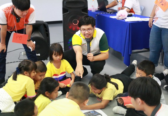 ภาพกิจกรรม คณะวิทยาศาสตร์และเทคโนโลยี จัดค่ายวิทยาศาสตร์โรงเรียนสาธิตฯ