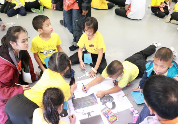 ภาพกิจกรรม คณะวิทยาศาสตร์และเทคโนโลยี จัดค่ายวิทยาศาสตร์โรงเรียนสาธิตฯ