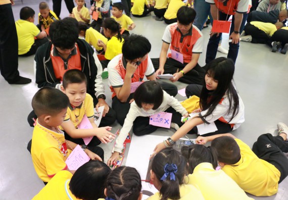 ภาพกิจกรรม คณะวิทยาศาสตร์และเทคโนโลยี จัดค่ายวิทยาศาสตร์โรงเรียนสาธิตฯ