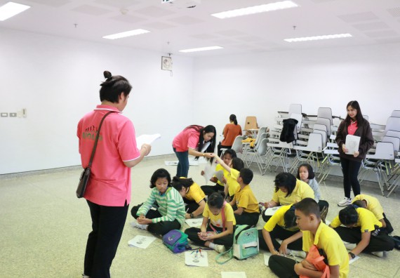 ภาพกิจกรรม คณะวิทยาศาสตร์และเทคโนโลยี จัดค่ายวิทยาศาสตร์โรงเรียนสาธิตฯ