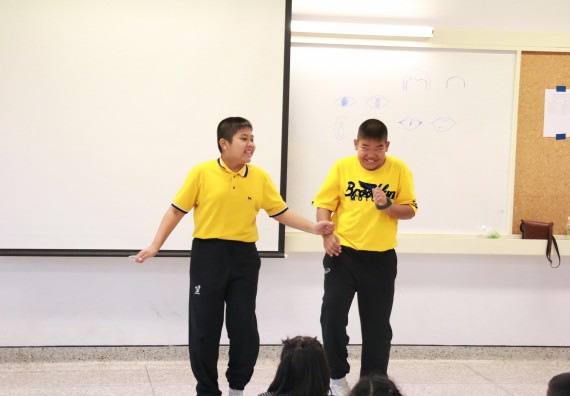 ภาพกิจกรรม คณะวิทยาศาสตร์และเทคโนโลยี จัดค่ายวิทยาศาสตร์โรงเรียนสาธิตฯ