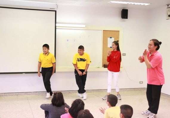 ภาพกิจกรรม คณะวิทยาศาสตร์และเทคโนโลยี จัดค่ายวิทยาศาสตร์โรงเรียนสาธิตฯ