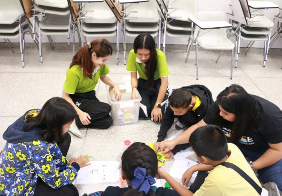 ภาพกิจกรรม คณะวิทยาศาสตร์และเทคโนโลยี จัดค่ายวิทยาศาสตร์โรงเรียนสาธิตฯ