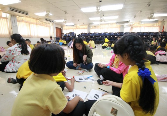 ภาพกิจกรรม คณะวิทยาศาสตร์และเทคโนโลยี จัดค่ายวิทยาศาสตร์โรงเรียนสาธิตฯ