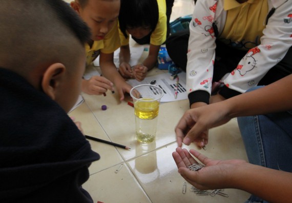 ภาพกิจกรรม คณะวิทยาศาสตร์และเทคโนโลยี จัดค่ายวิทยาศาสตร์โรงเรียนสาธิตฯ
