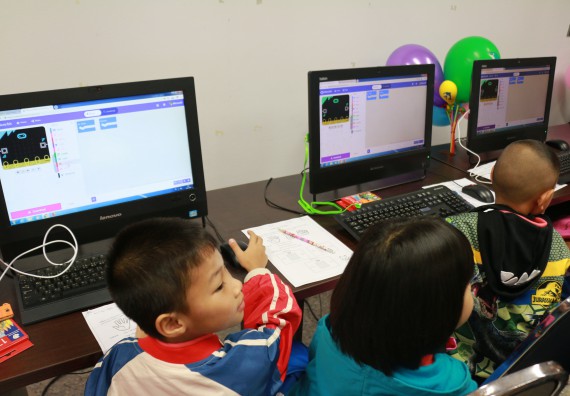 ภาพกิจกรรม คณะวิทยาศาสตร์และเทคโนโลยี จัดโครงการฝึกทักษะการเรียนรู้ค่ายวิทยาศาสตร์ Science 2019