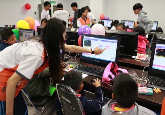 ภาพกิจกรรม คณะวิทยาศาสตร์และเทคโนโลยี จัดโครงการฝึกทักษะการเรียนรู้ค่ายวิทยาศาสตร์ Science 2019