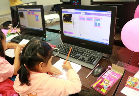 ภาพกิจกรรม คณะวิทยาศาสตร์และเทคโนโลยี จัดโครงการฝึกทักษะการเรียนรู้ค่ายวิทยาศาสตร์ Science 2019