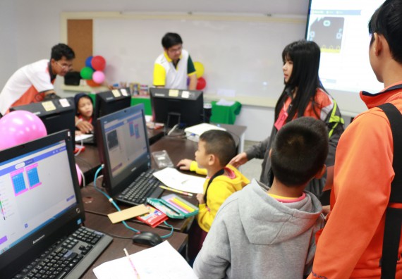 ภาพกิจกรรม คณะวิทยาศาสตร์และเทคโนโลยี จัดโครงการฝึกทักษะการเรียนรู้ค่ายวิทยาศาสตร์ Science 2019