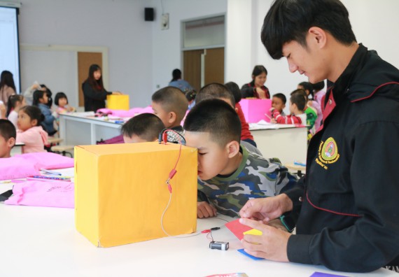 ภาพกิจกรรม คณะวิทยาศาสตร์และเทคโนโลยี จัดโครงการฝึกทักษะการเรียนรู้ค่ายวิทยาศาสตร์ Science 2019