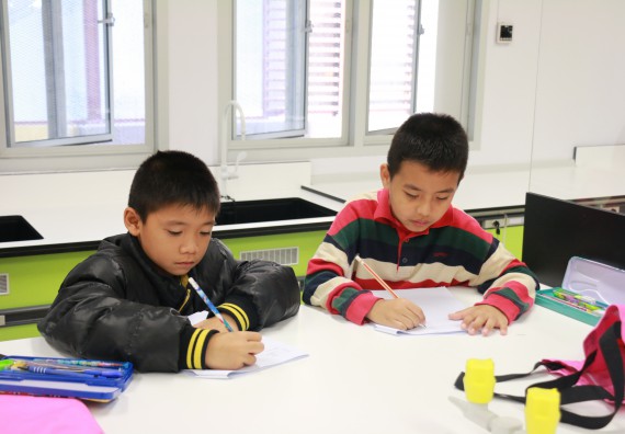 ภาพกิจกรรม คณะวิทยาศาสตร์และเทคโนโลยี จัดโครงการฝึกทักษะการเรียนรู้ค่ายวิทยาศาสตร์ Science 2019