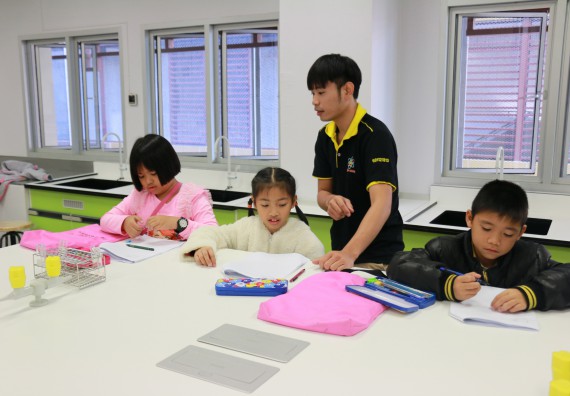 ภาพกิจกรรม คณะวิทยาศาสตร์และเทคโนโลยี จัดโครงการฝึกทักษะการเรียนรู้ค่ายวิทยาศาสตร์ Science 2019