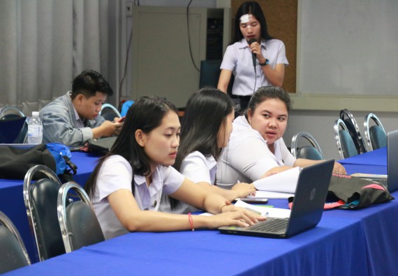 ภาพกิจกรรม โปรแกรมวิชาเคมี จัดกิจกรรมการนำเสนอผลงานวิทยานิพนธ์โปรแกรมวิชาเคมี ชั้นปีที่ 4