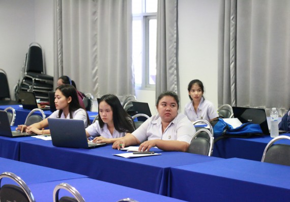 ภาพกิจกรรม โปรแกรมวิชาเคมี จัดกิจกรรมการนำเสนอผลงานวิทยานิพนธ์โปรแกรมวิชาเคมี ชั้นปีที่ 4