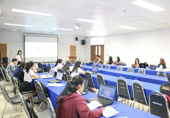 ภาพกิจกรรม โปรแกรมวิชาเคมี จัดกิจกรรมการนำเสนอผลงานวิทยานิพนธ์โปรแกรมวิชาเคมี ชั้นปีที่ 4