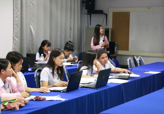 ภาพกิจกรรม โปรแกรมวิชาเคมี จัดกิจกรรมการนำเสนอผลงานวิทยานิพนธ์โปรแกรมวิชาเคมี ชั้นปีที่ 4