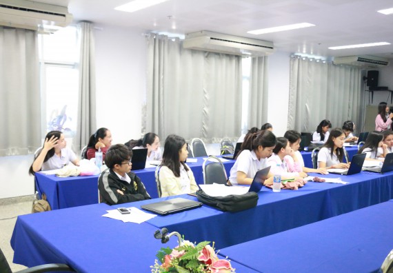 ภาพกิจกรรม โปรแกรมวิชาเคมี จัดกิจกรรมการนำเสนอผลงานวิทยานิพนธ์โปรแกรมวิชาเคมี ชั้นปีที่ 4