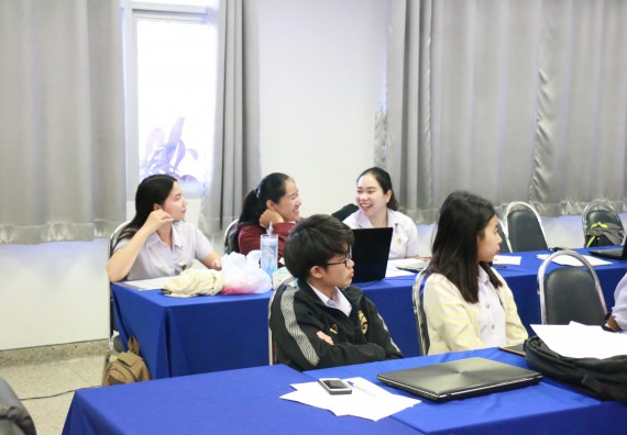 ภาพกิจกรรม โปรแกรมวิชาเคมี จัดกิจกรรมการนำเสนอผลงานวิทยานิพนธ์โปรแกรมวิชาเคมี ชั้นปีที่ 4