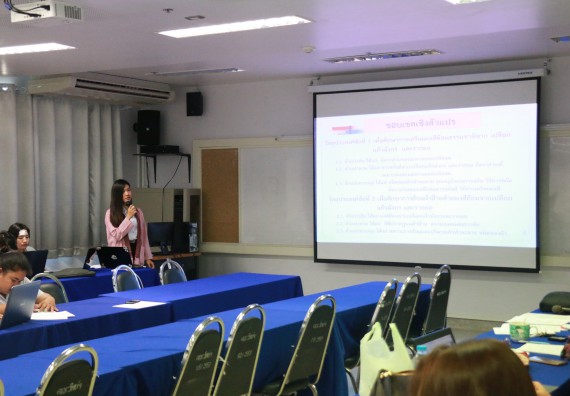 ภาพกิจกรรม โปรแกรมวิชาเคมี จัดกิจกรรมการนำเสนอผลงานวิทยานิพนธ์โปรแกรมวิชาเคมี ชั้นปีที่ 4