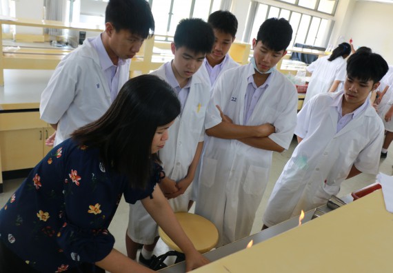 ภาพกิจกรรม โปรแกรมวิชาชีววิทยา จัดอบรมเชิงปฏิบัติการเทคนิคปลอดเชื้อและการเพาะเลี้ยงเนื้อเยื่อพืช