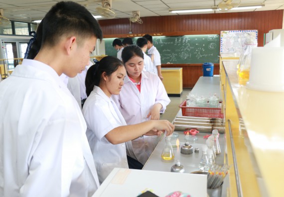 ภาพกิจกรรม โปรแกรมวิชาชีววิทยา จัดอบรมเชิงปฏิบัติการเทคนิคปลอดเชื้อและการเพาะเลี้ยงเนื้อเยื่อพืช