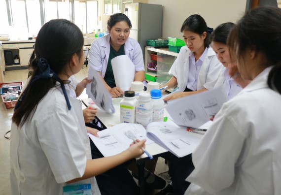 ภาพกิจกรรม โปรแกรมวิชาชีววิทยา จัดอบรมเชิงปฏิบัติการเทคนิคปลอดเชื้อและการเพาะเลี้ยงเนื้อเยื่อพืช