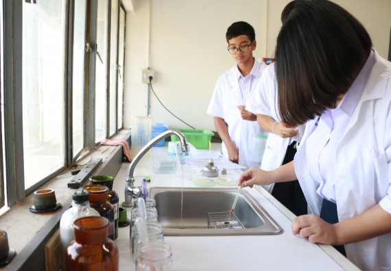 ภาพกิจกรรม โปรแกรมวิชาชีววิทยา จัดอบรมเชิงปฏิบัติการเทคนิคปลอดเชื้อและการเพาะเลี้ยงเนื้อเยื่อพืช