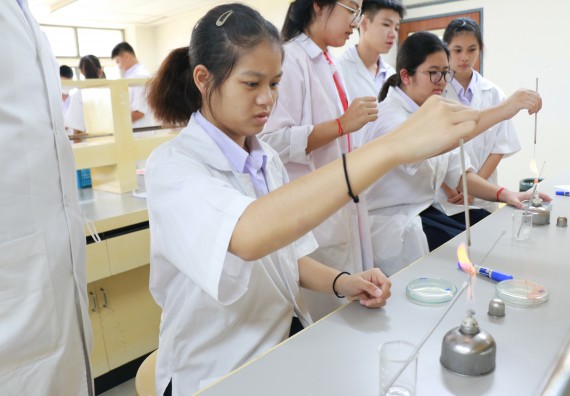 ภาพกิจกรรม โปรแกรมวิชาชีววิทยา จัดอบรมเชิงปฏิบัติการเทคนิคปลอดเชื้อและการเพาะเลี้ยงเนื้อเยื่อพืช