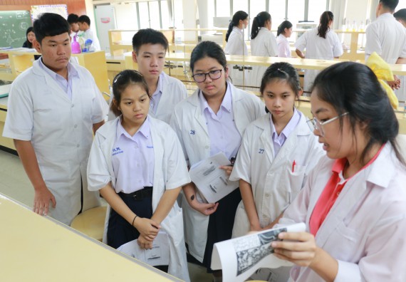 ภาพกิจกรรม โปรแกรมวิชาชีววิทยา จัดอบรมเชิงปฏิบัติการเทคนิคปลอดเชื้อและการเพาะเลี้ยงเนื้อเยื่อพืช