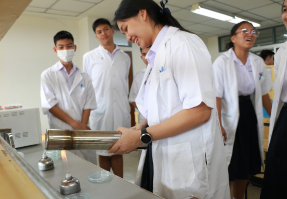 ภาพกิจกรรม โปรแกรมวิชาชีววิทยา จัดอบรมเชิงปฏิบัติการเทคนิคปลอดเชื้อและการเพาะเลี้ยงเนื้อเยื่อพืช