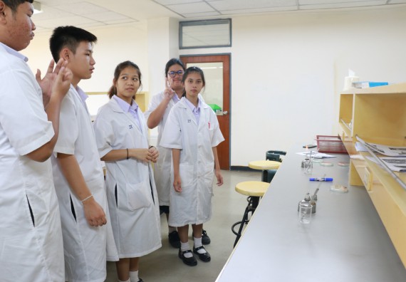 ภาพกิจกรรม โปรแกรมวิชาชีววิทยา จัดอบรมเชิงปฏิบัติการเทคนิคปลอดเชื้อและการเพาะเลี้ยงเนื้อเยื่อพืช