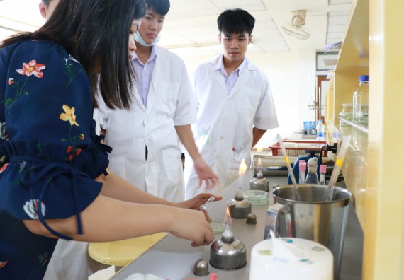 ภาพกิจกรรม โปรแกรมวิชาชีววิทยา จัดอบรมเชิงปฏิบัติการเทคนิคปลอดเชื้อและการเพาะเลี้ยงเนื้อเยื่อพืช