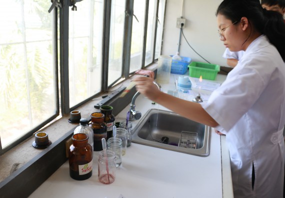 ภาพกิจกรรม โปรแกรมวิชาชีววิทยา จัดอบรมเชิงปฏิบัติการเทคนิคปลอดเชื้อและการเพาะเลี้ยงเนื้อเยื่อพืช