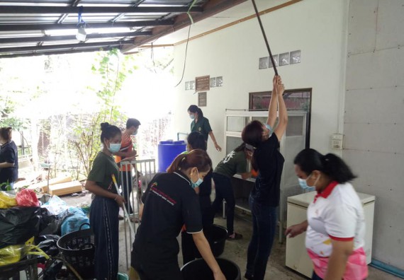 ภาพกิจกรรม โปรแกรมวิชาชีววิทยา จัดกิจกรรมทำความสะอาด และทำบุญโปรแกรมชีววิทยา