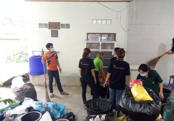 ภาพกิจกรรม โปรแกรมวิชาชีววิทยา จัดกิจกรรมทำความสะอาด และทำบุญโปรแกรมชีววิทยา