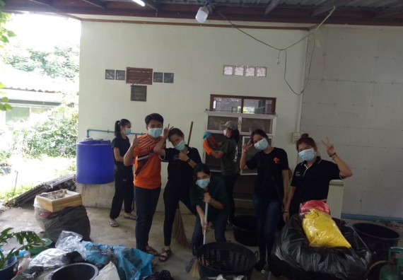 ภาพกิจกรรม โปรแกรมวิชาชีววิทยา จัดกิจกรรมทำความสะอาด และทำบุญโปรแกรมชีววิทยา