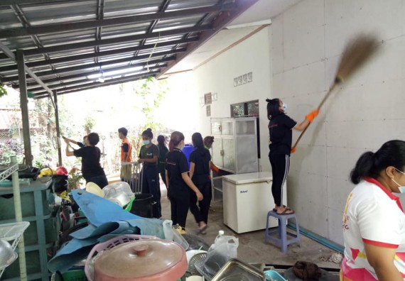 ภาพกิจกรรม โปรแกรมวิชาชีววิทยา จัดกิจกรรมทำความสะอาด และทำบุญโปรแกรมชีววิทยา